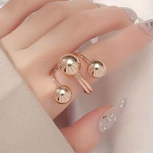 Elegant Gold asymmetrical Sphere Ring